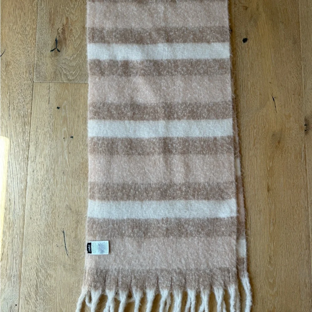 Large Chunky wide striped scarf Beige NWOT price firm!